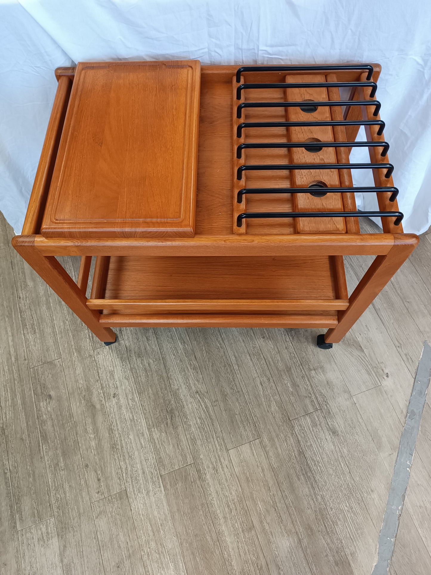 Desserte scandinave en teck massif 1970's