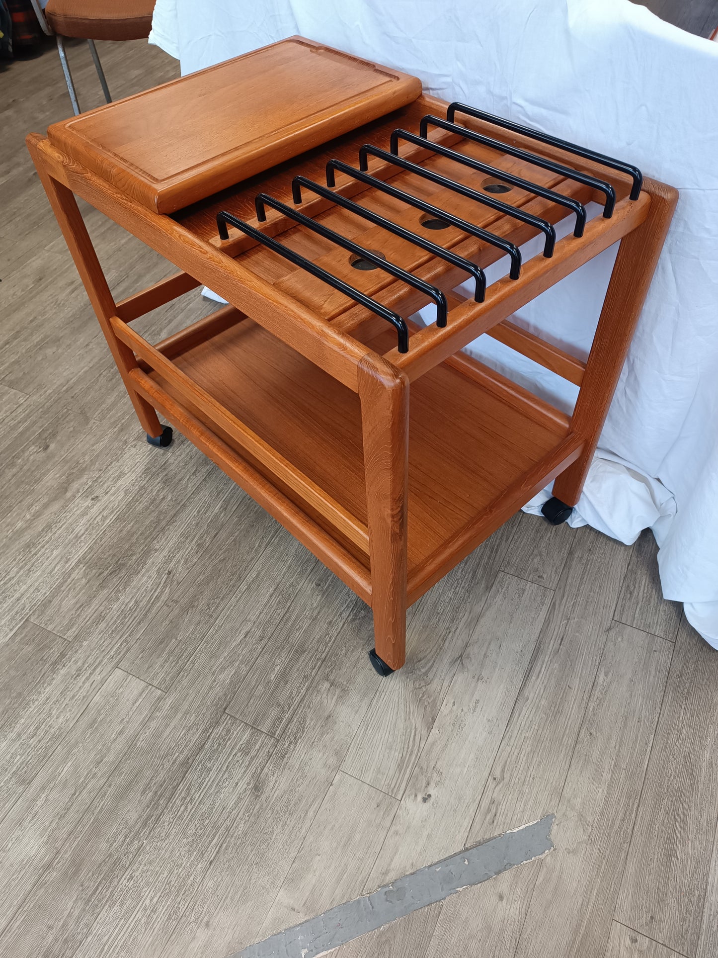 Desserte scandinave en teck massif 1970's