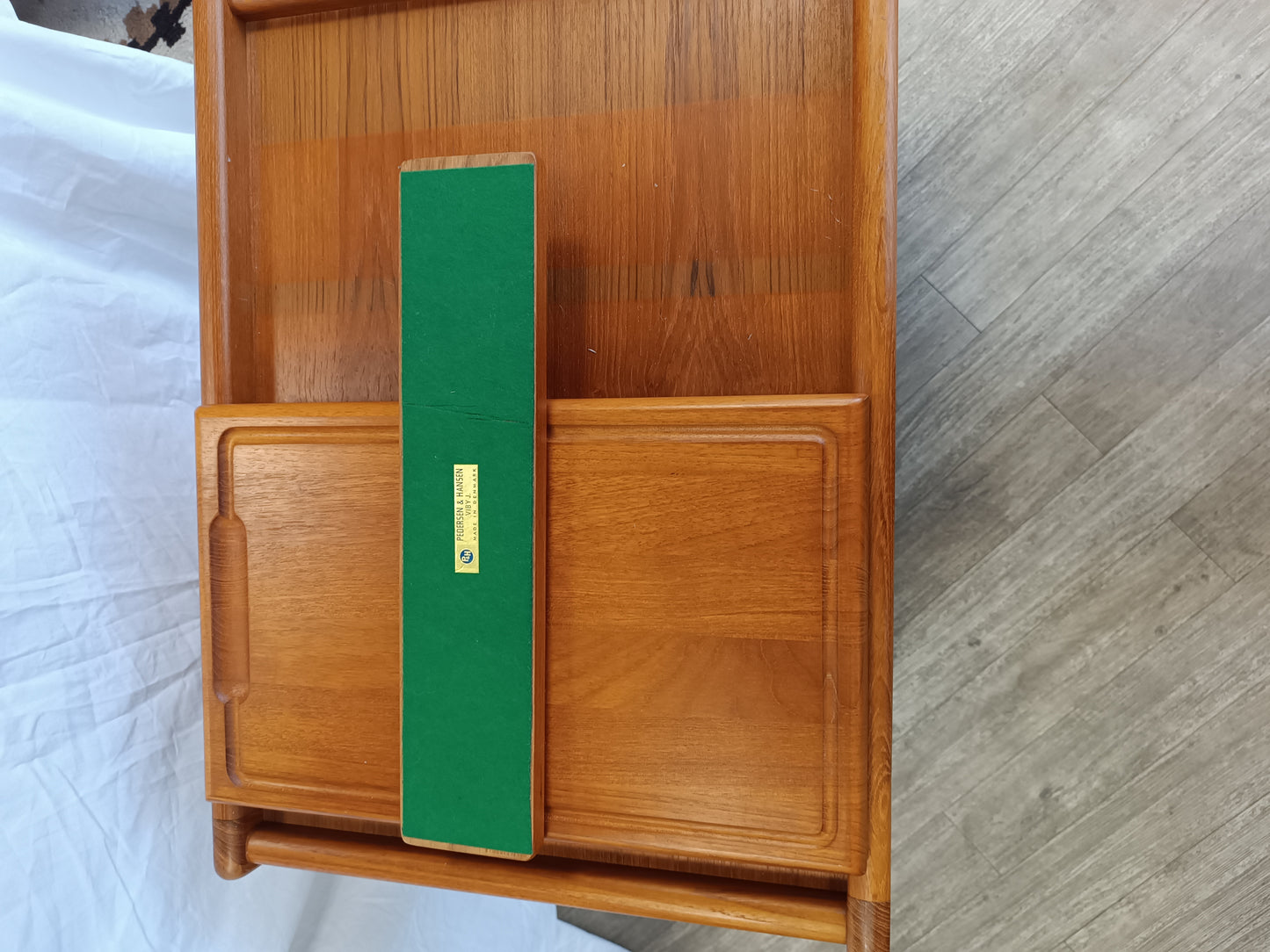 Desserte scandinave en teck massif 1970's