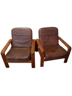 Paire de fauteuils scandinaves en teck massif et cuir