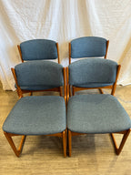 Chaises scandinaves en teck massif Erik Buch 1960