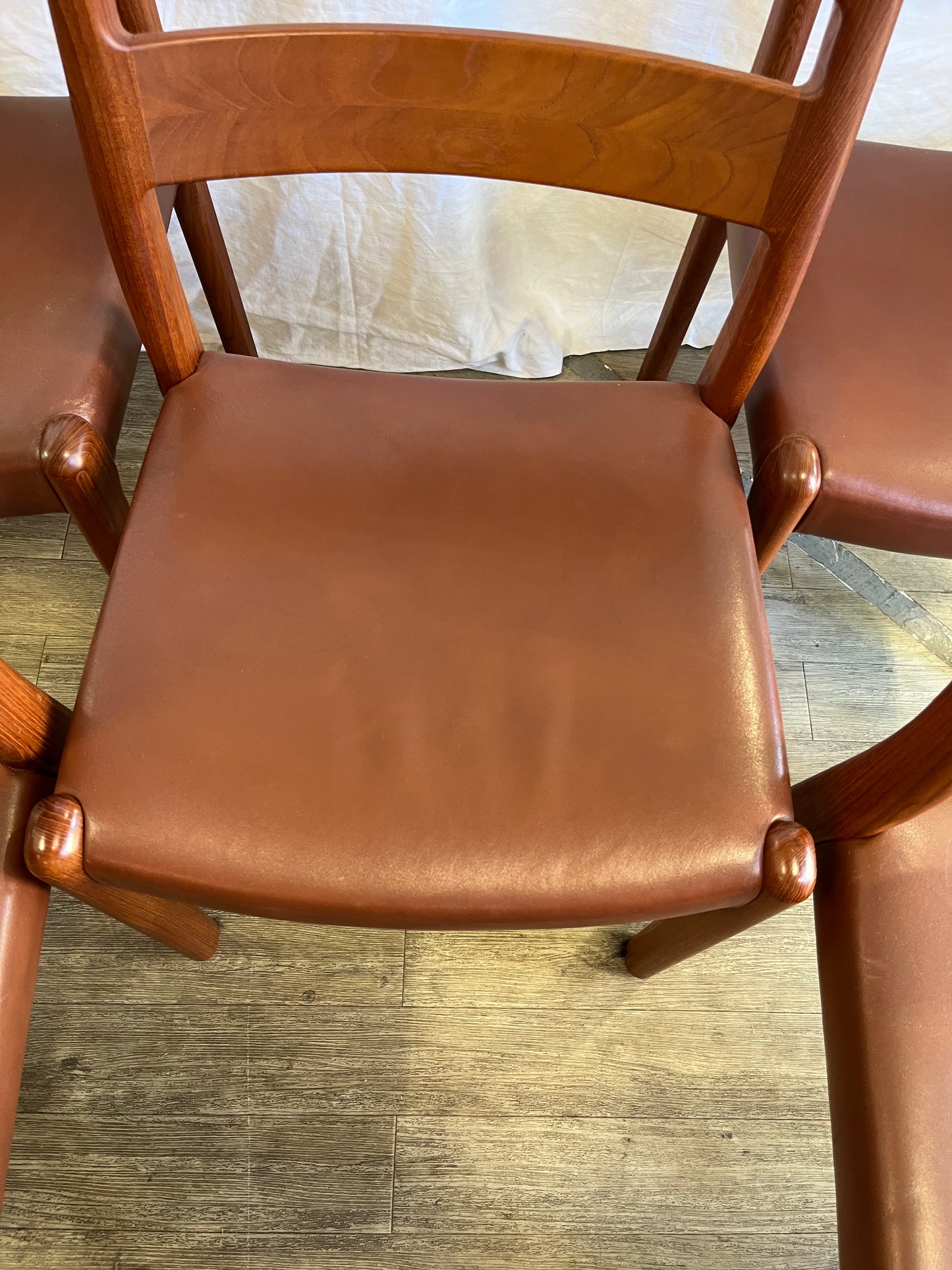 Chaises scandinaves en teck massif Niels O.Møller 1970