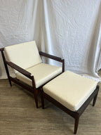 Fauteuil scandinave en teck massif avec ottoman 1960