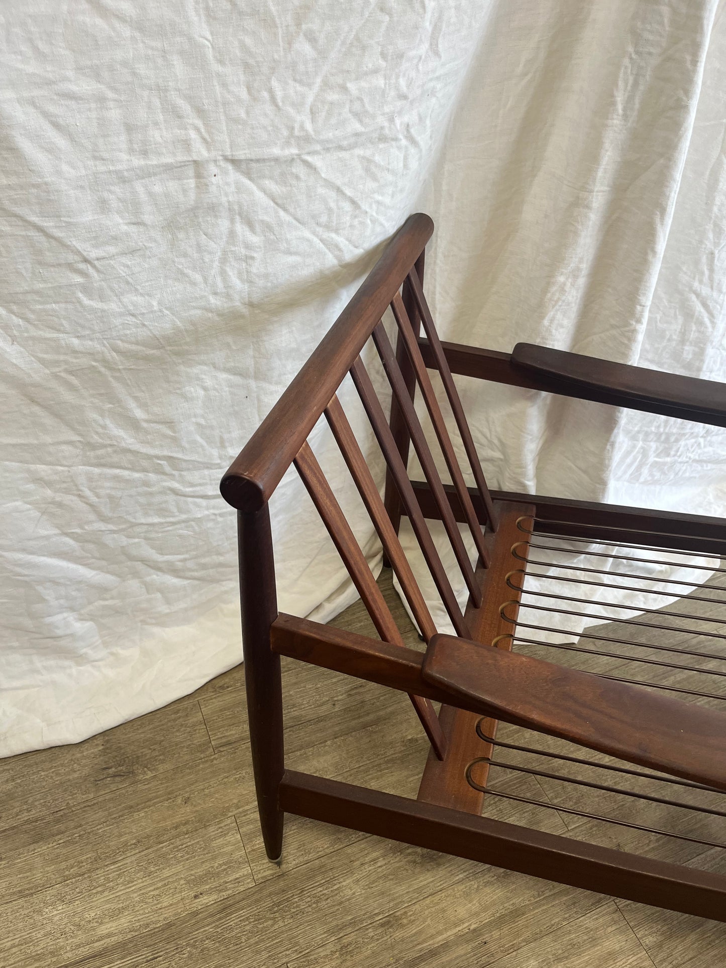 Fauteuil scandinave en teck massif avec ottoman 1960