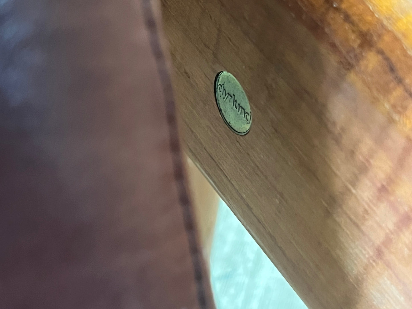 Fauteuil scandinave en teck massif et cuir 1970