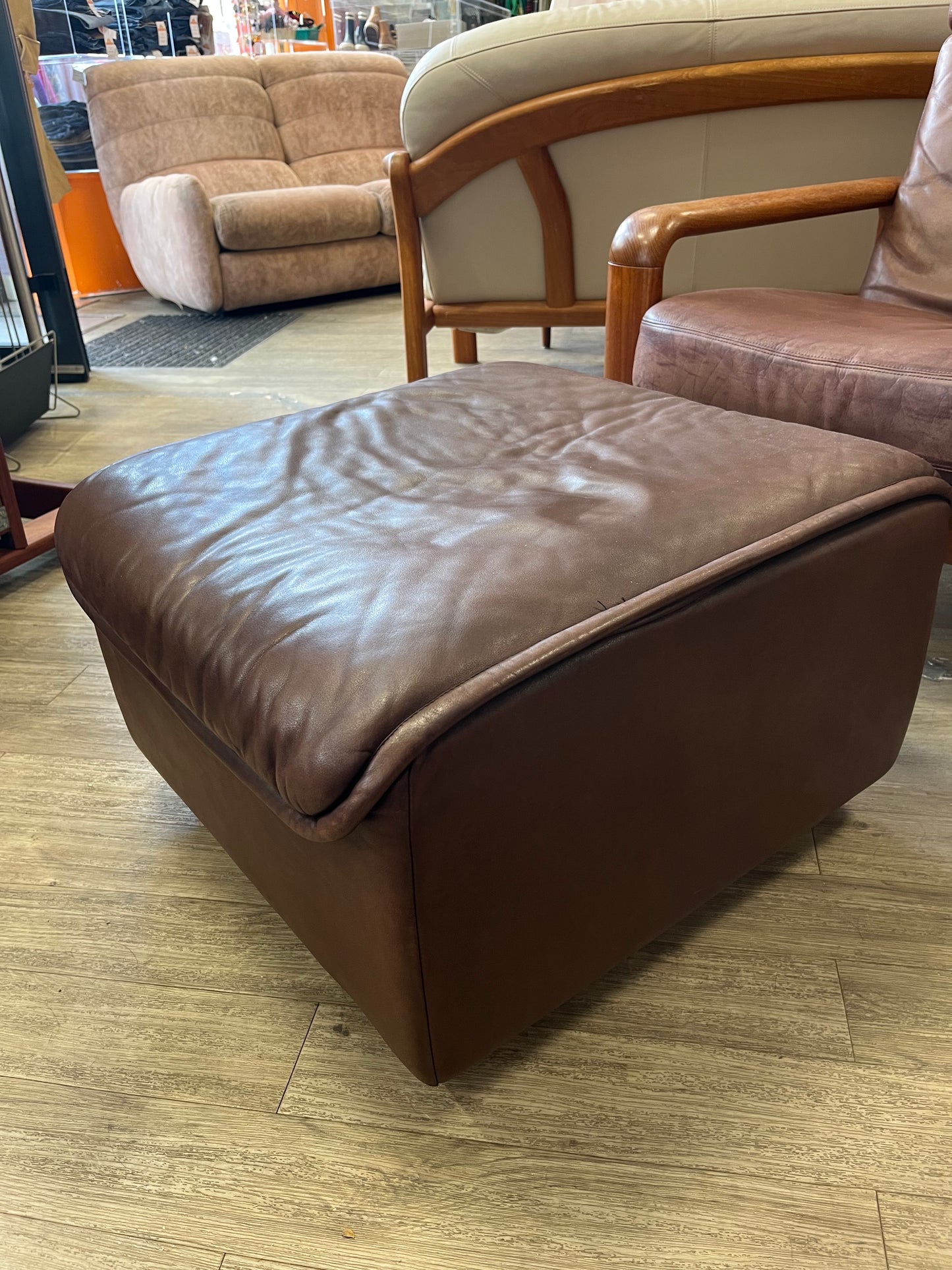 Fauteuil scandinave en teck massif et cuir 1970