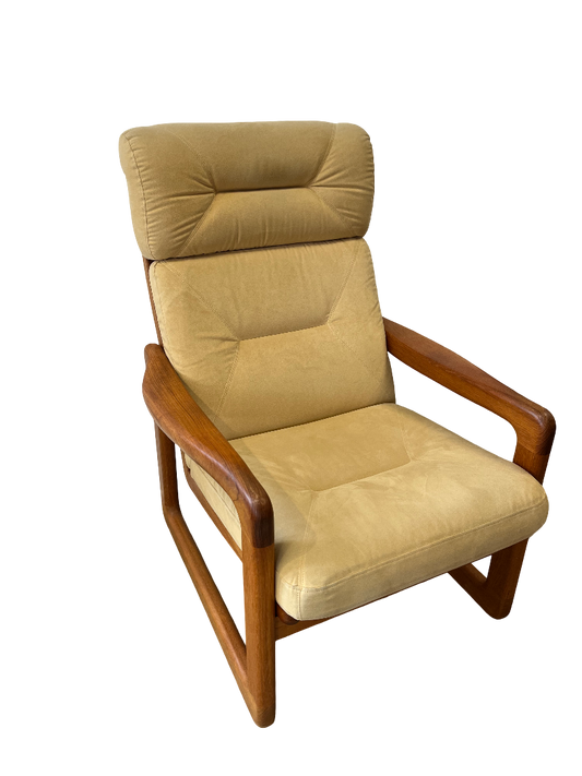 Fauteuil scandinave en teck massif et Daim 1970