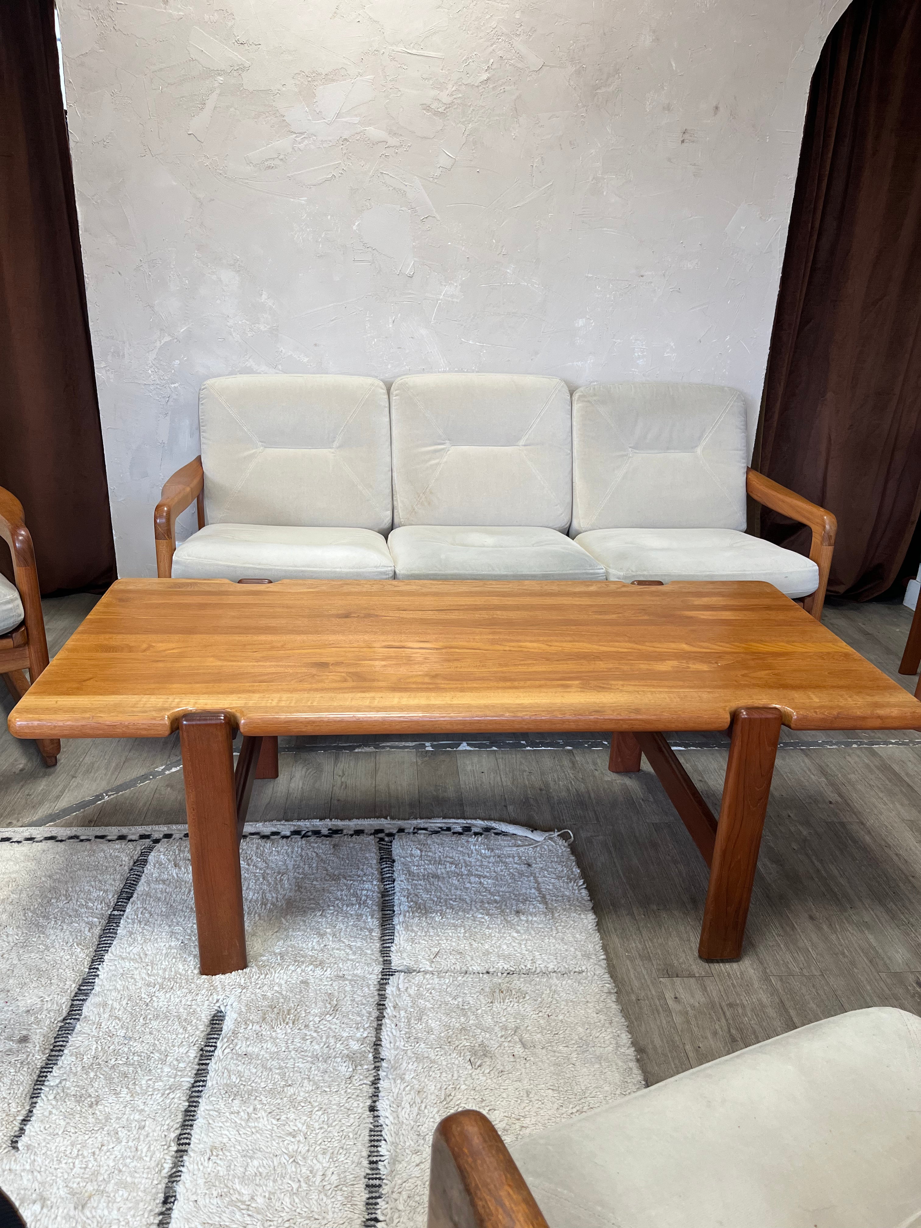 Table basse scandinave en teck massif 1970
