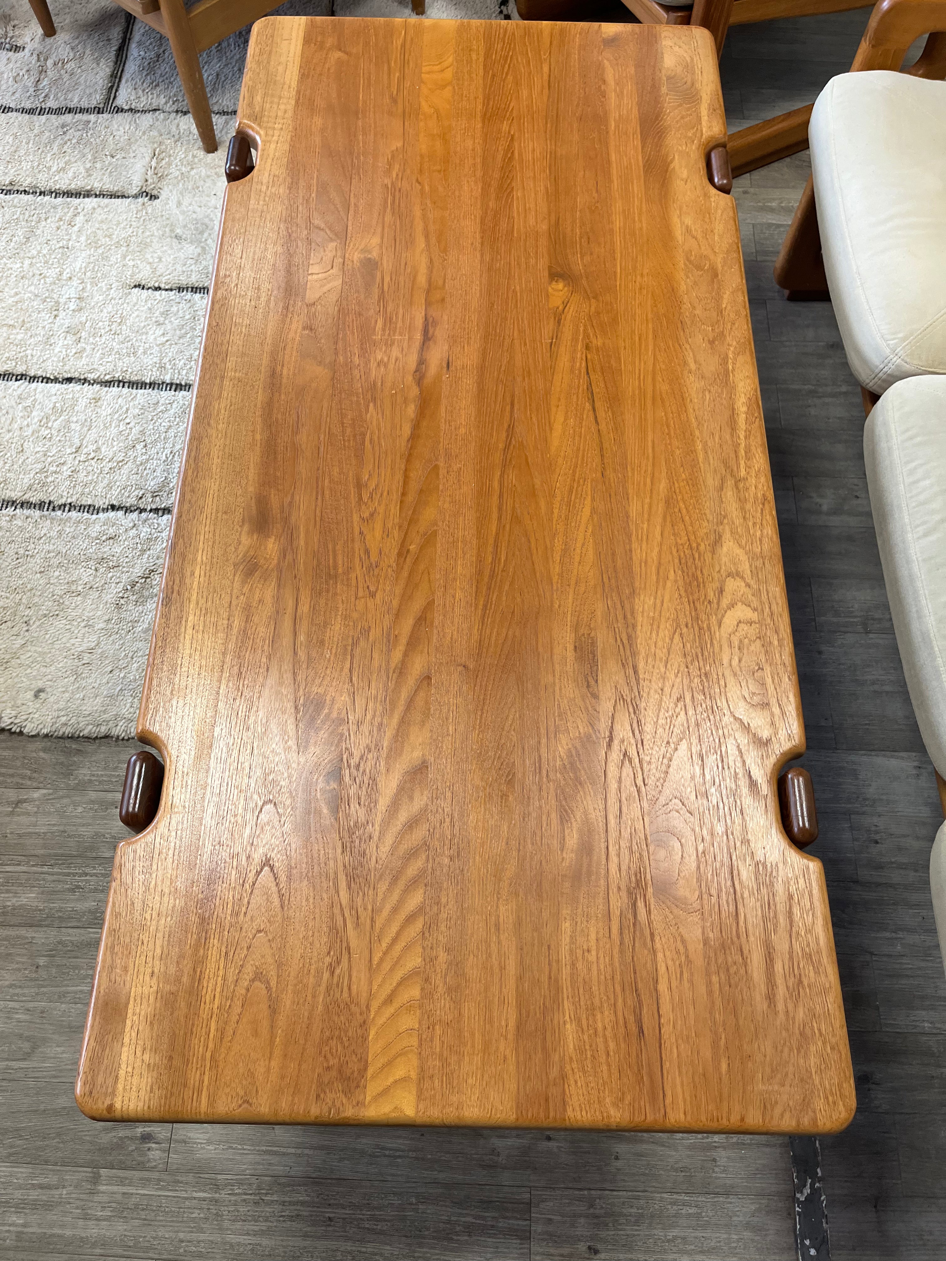 Table basse scandinave en teck massif 1970