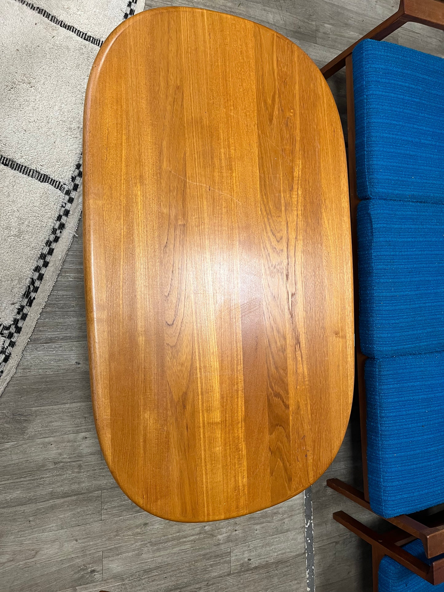 Table basse scandinave en teck massif 1970