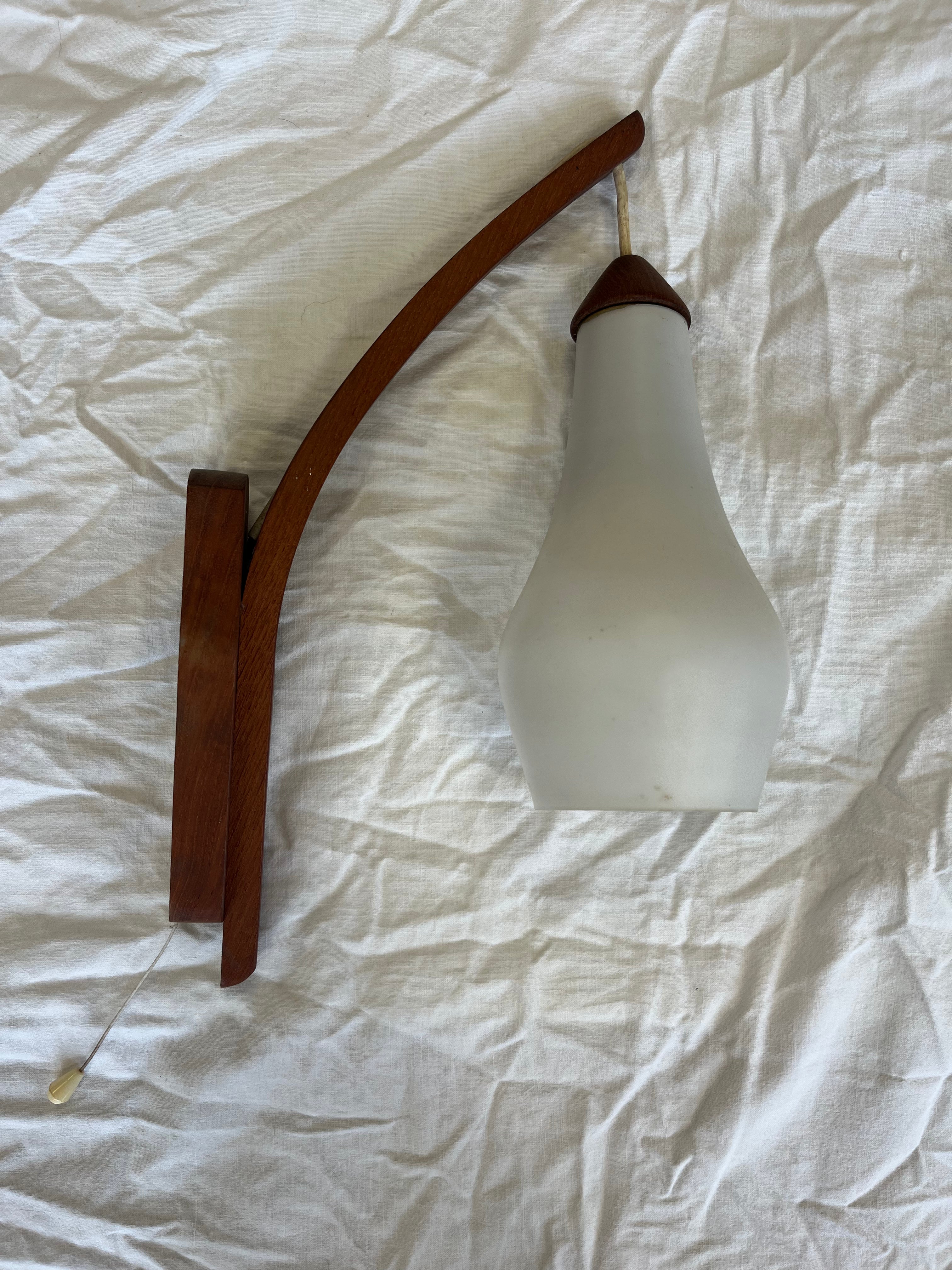 Applique murale scandinave en teck massif 1970