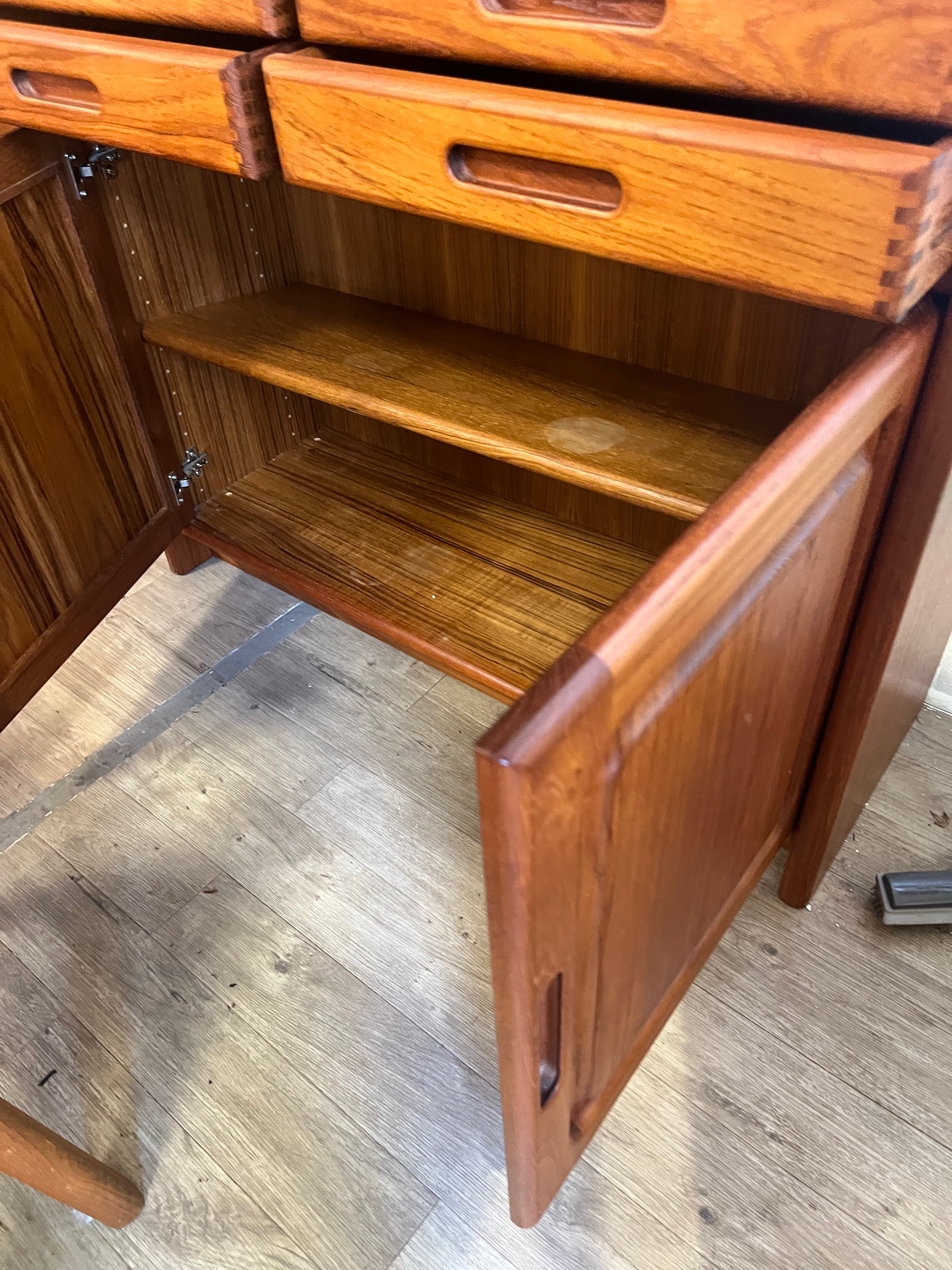 Buffet/vitrine scandinave en teck massif 1970