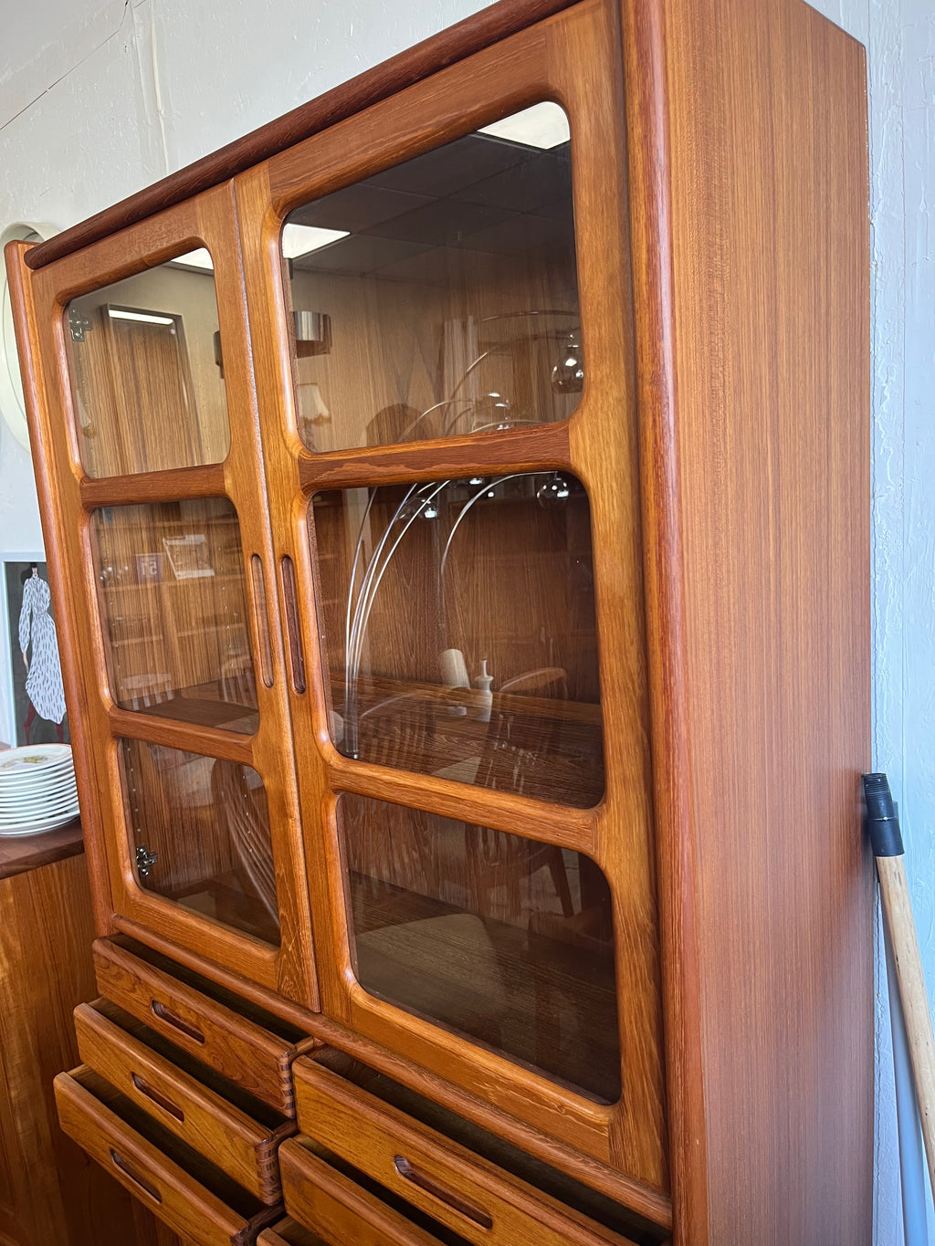 Buffet/vitrine scandinave en teck massif 1970