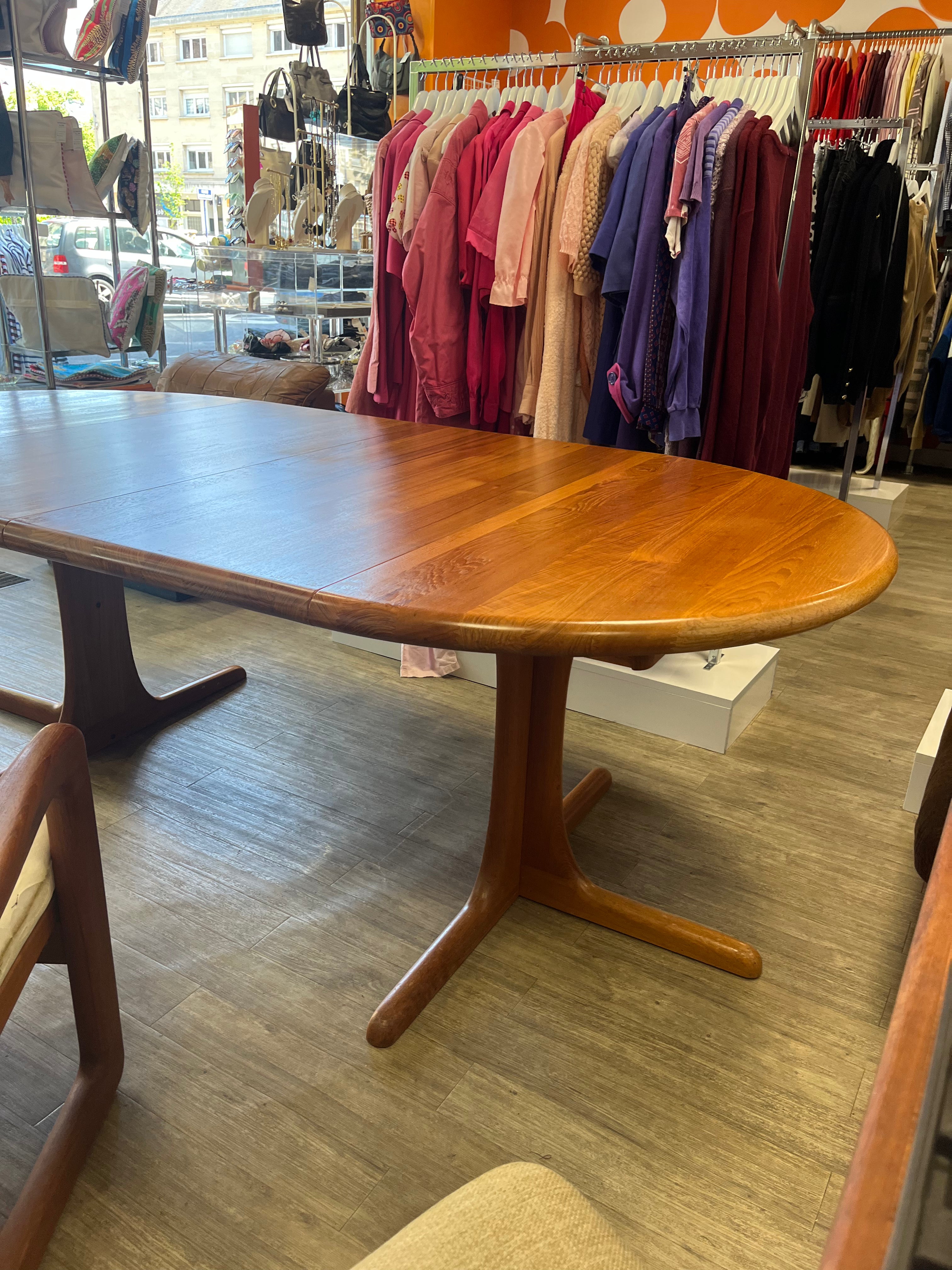 Table à manger scandinave de Juul Kristiansen teck massif 1970