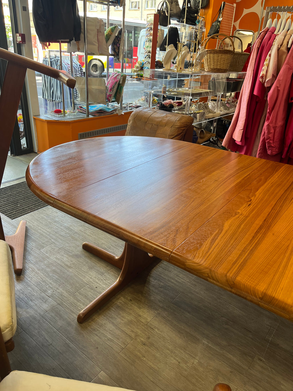 Table à manger scandinave de Juul Kristiansen teck massif 1970