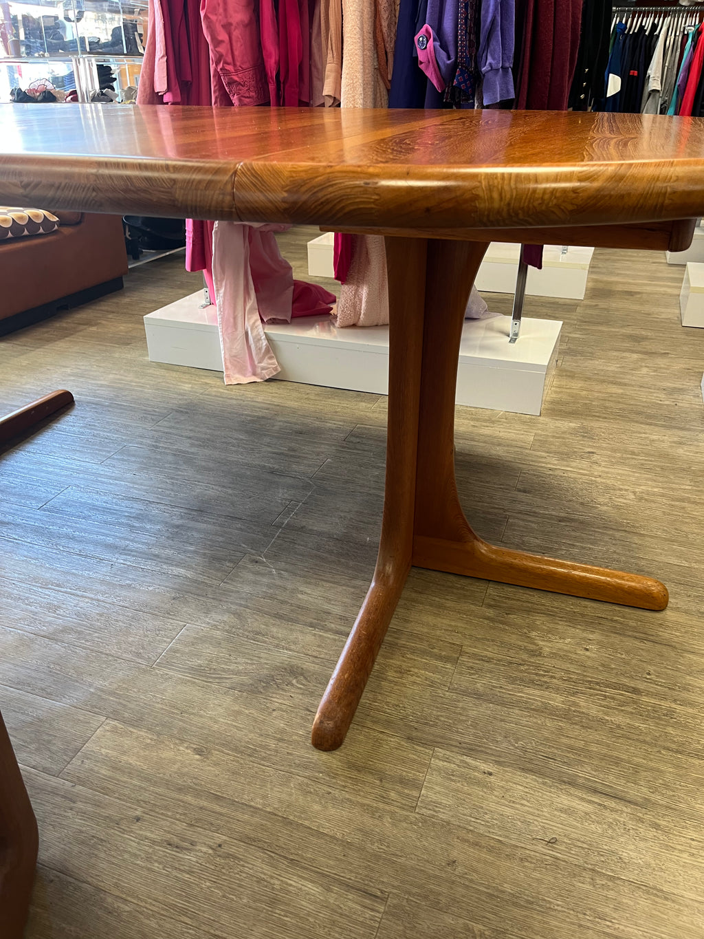 Table à manger scandinave de Juul Kristiansen teck massif 1970
