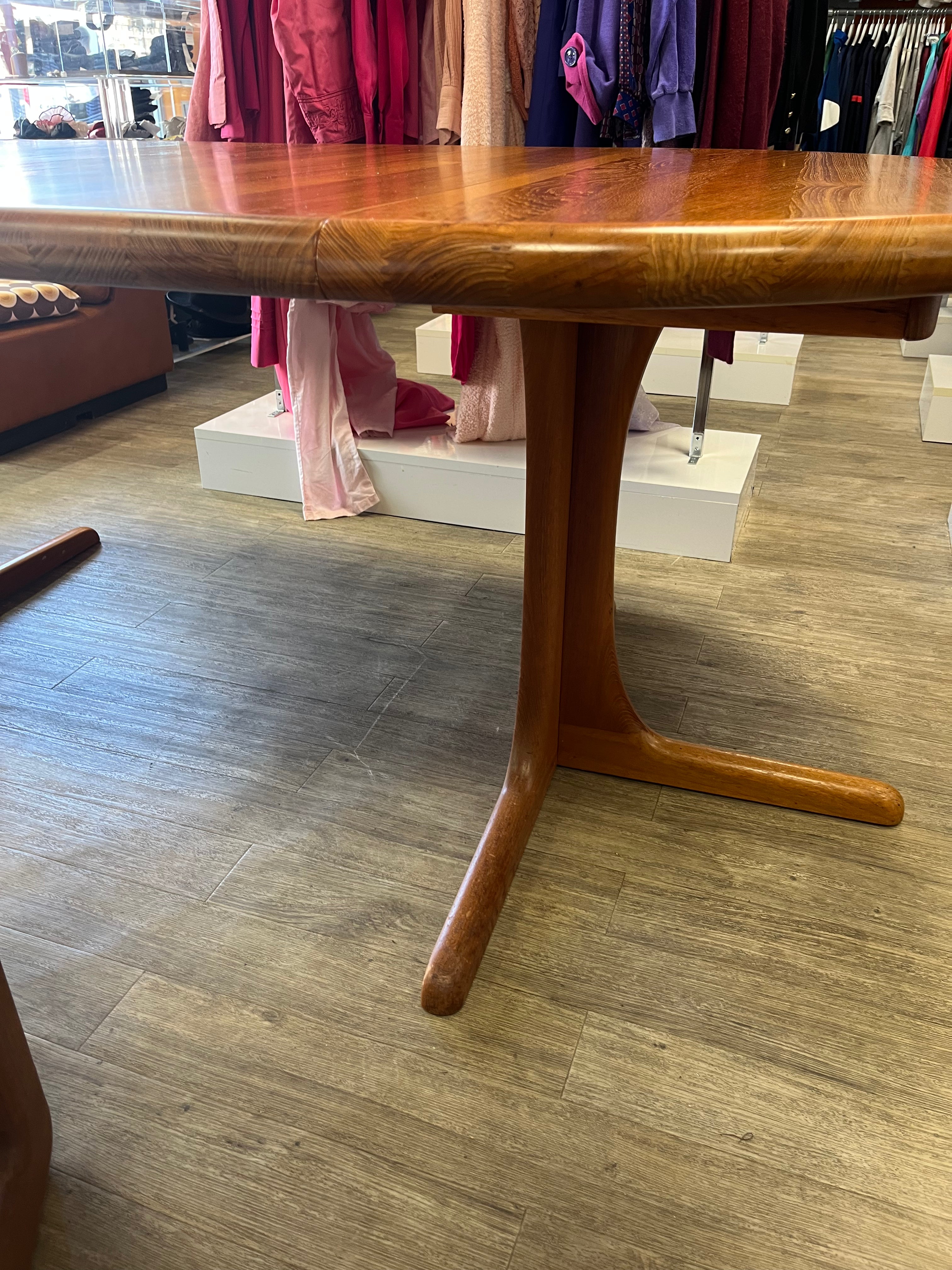 Table à manger scandinave de Juul Kristiansen teck massif 1970