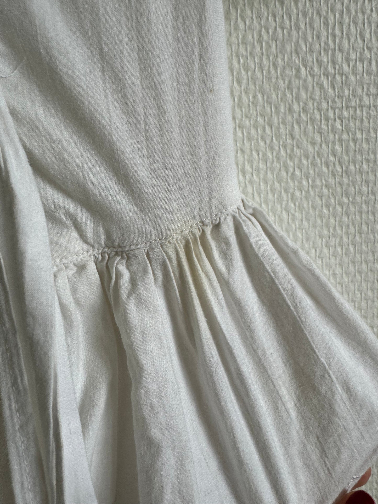 Robe blanche brodée