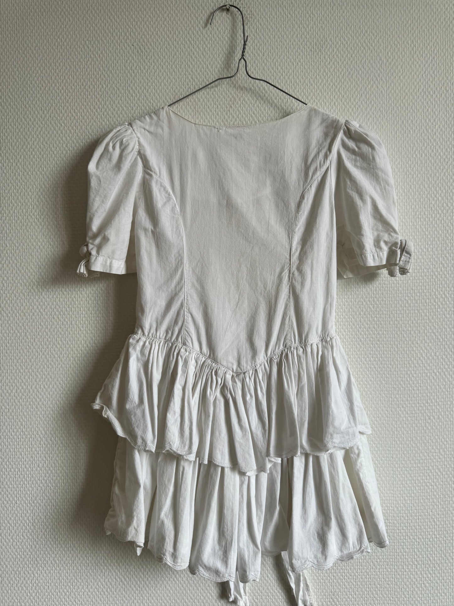 Robe blanche brodée