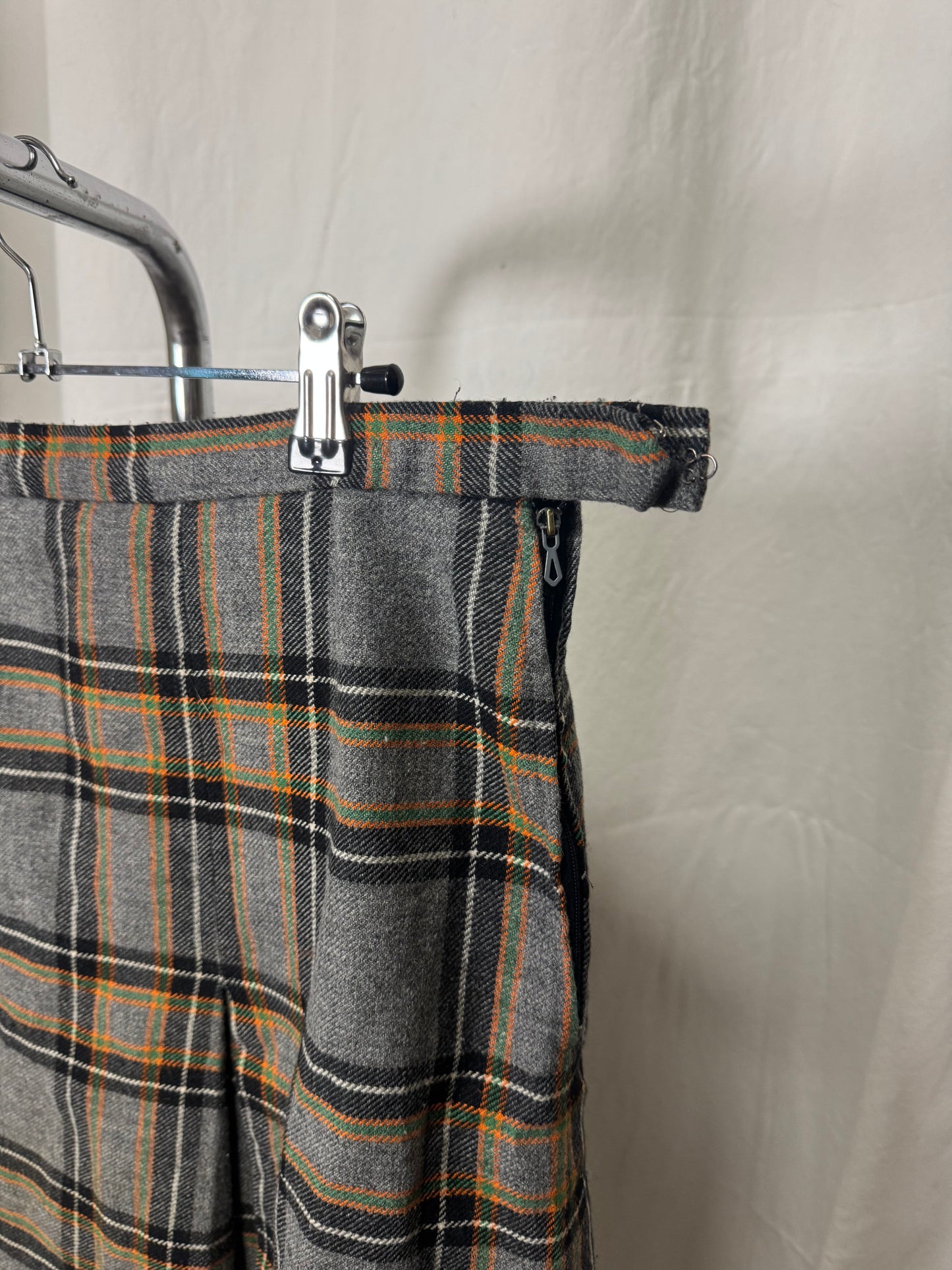 Jupe grise écossaise