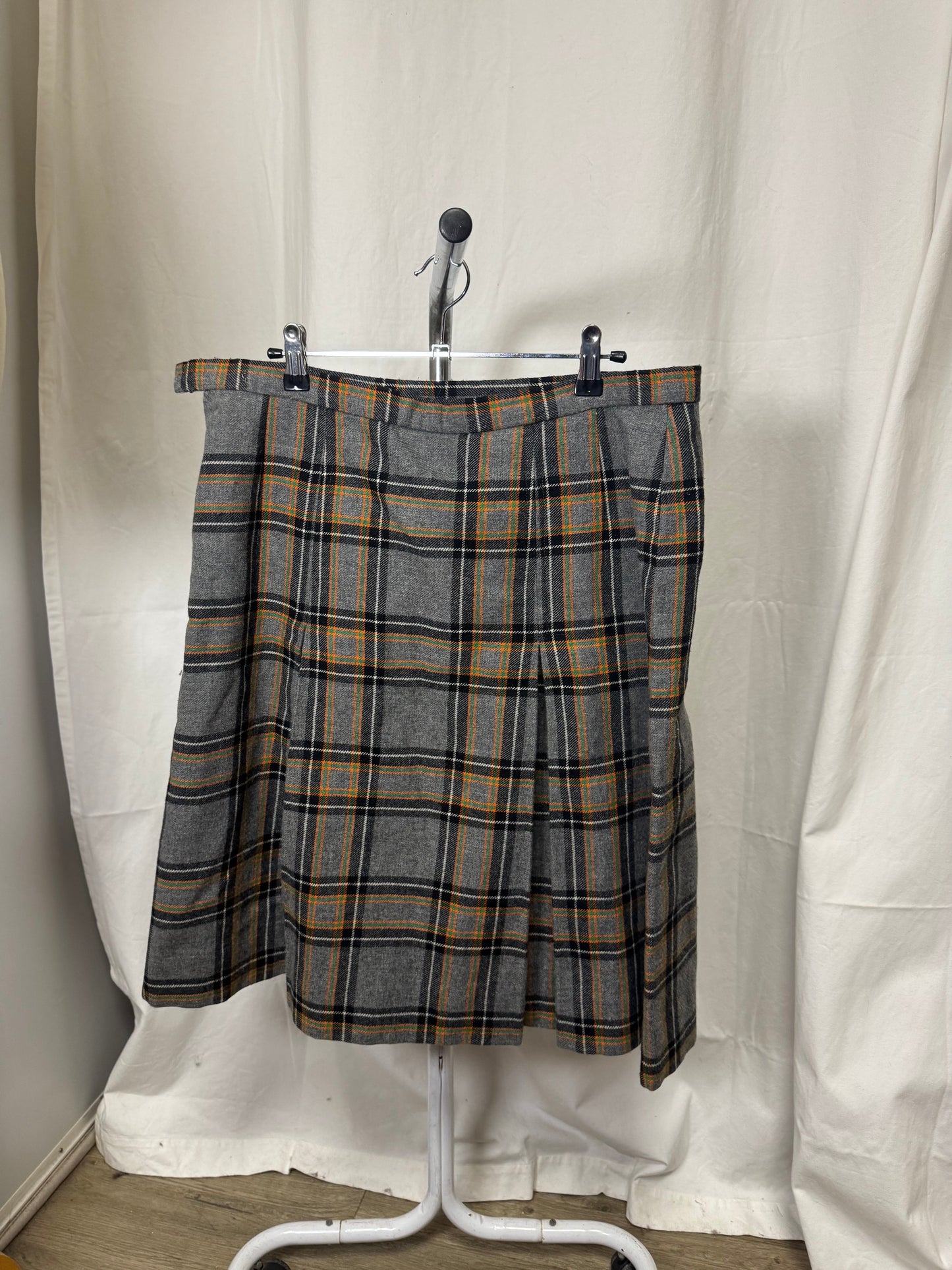 Jupe grise écossaise