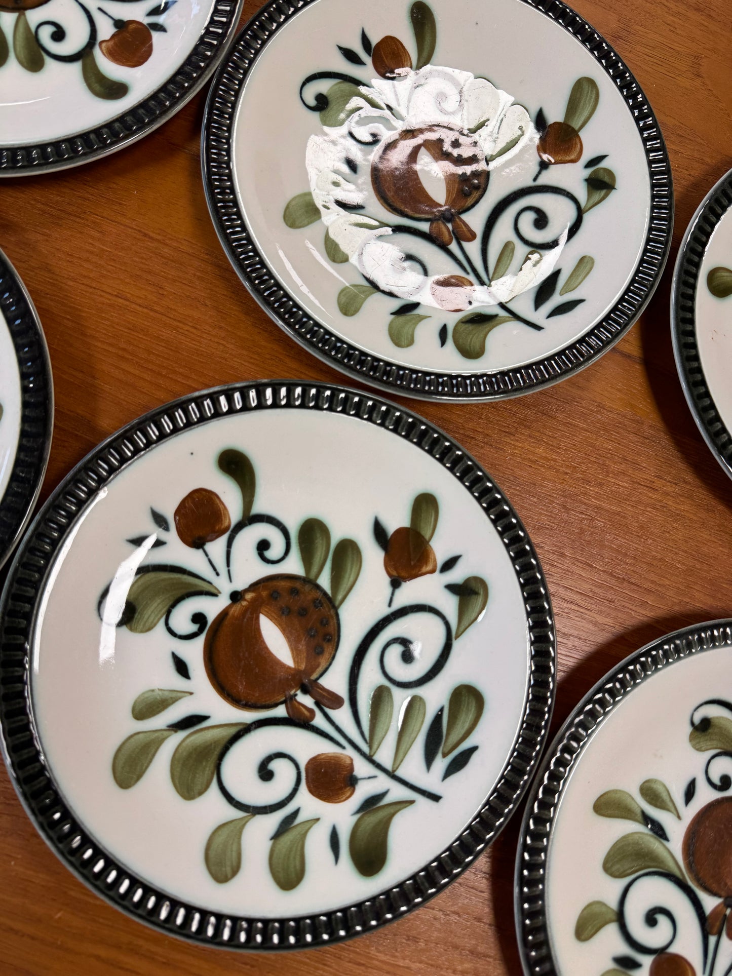 Assiettes à dessert Boch La Louvière