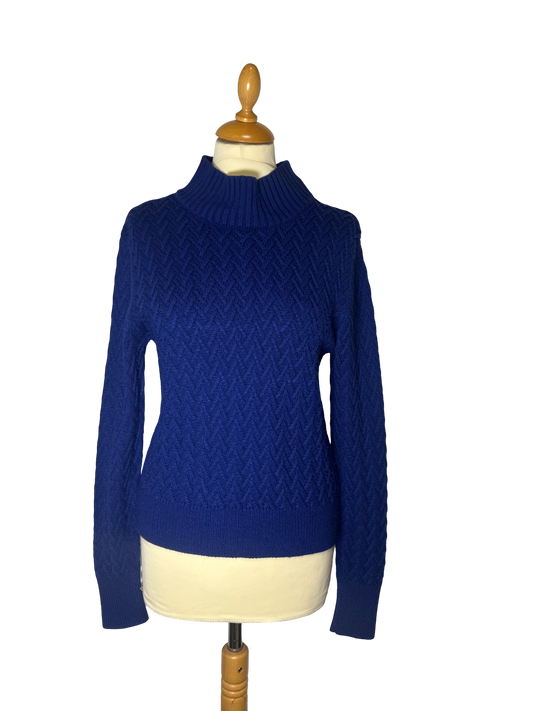 Pull bleu électrique