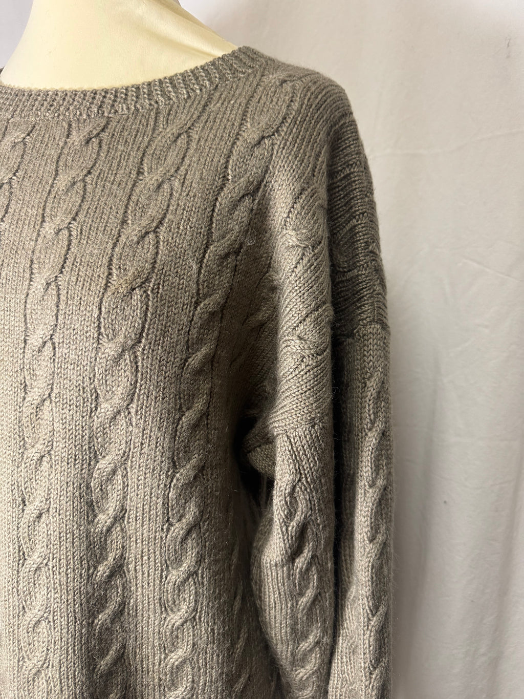 Pull torsade kaki