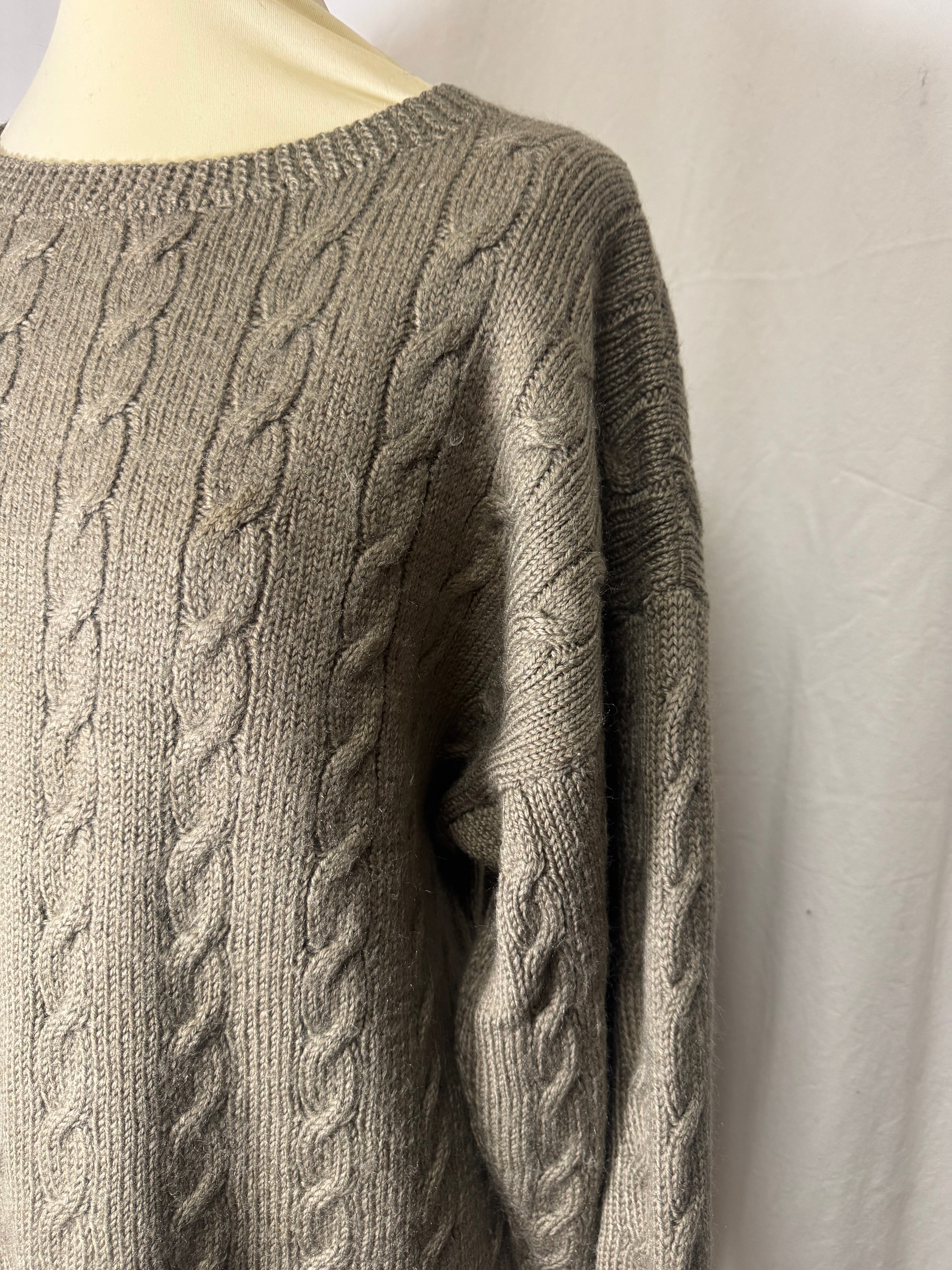 Pull torsade kaki