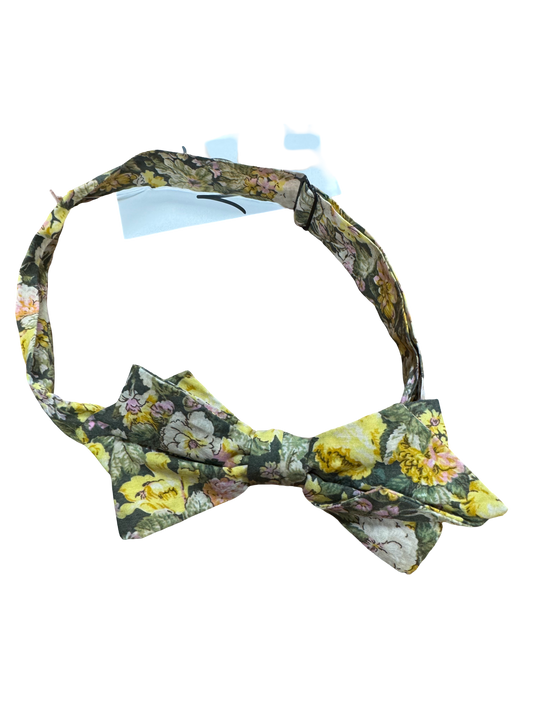 Noeud papillon à fleurs