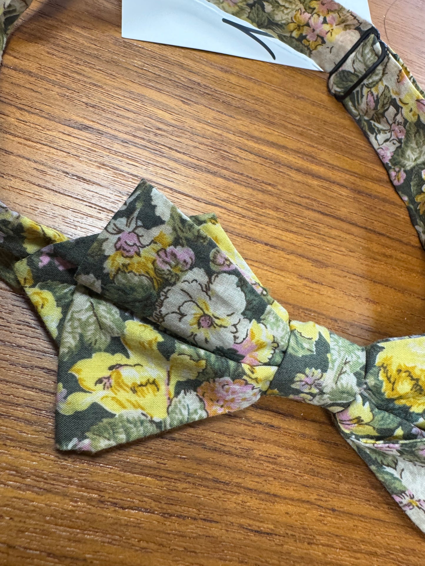 Noeud papillon à fleurs