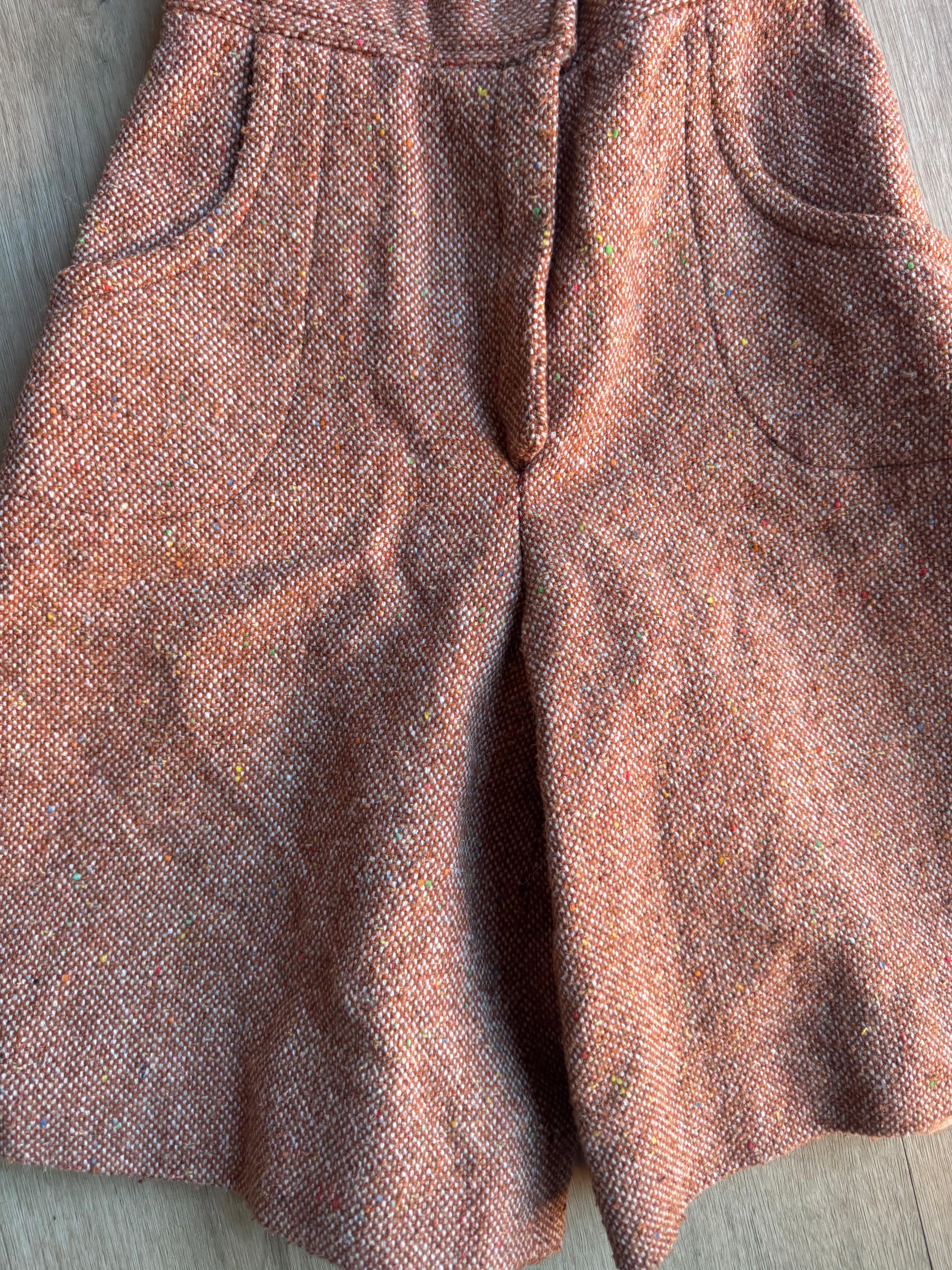 Short rouge 70s