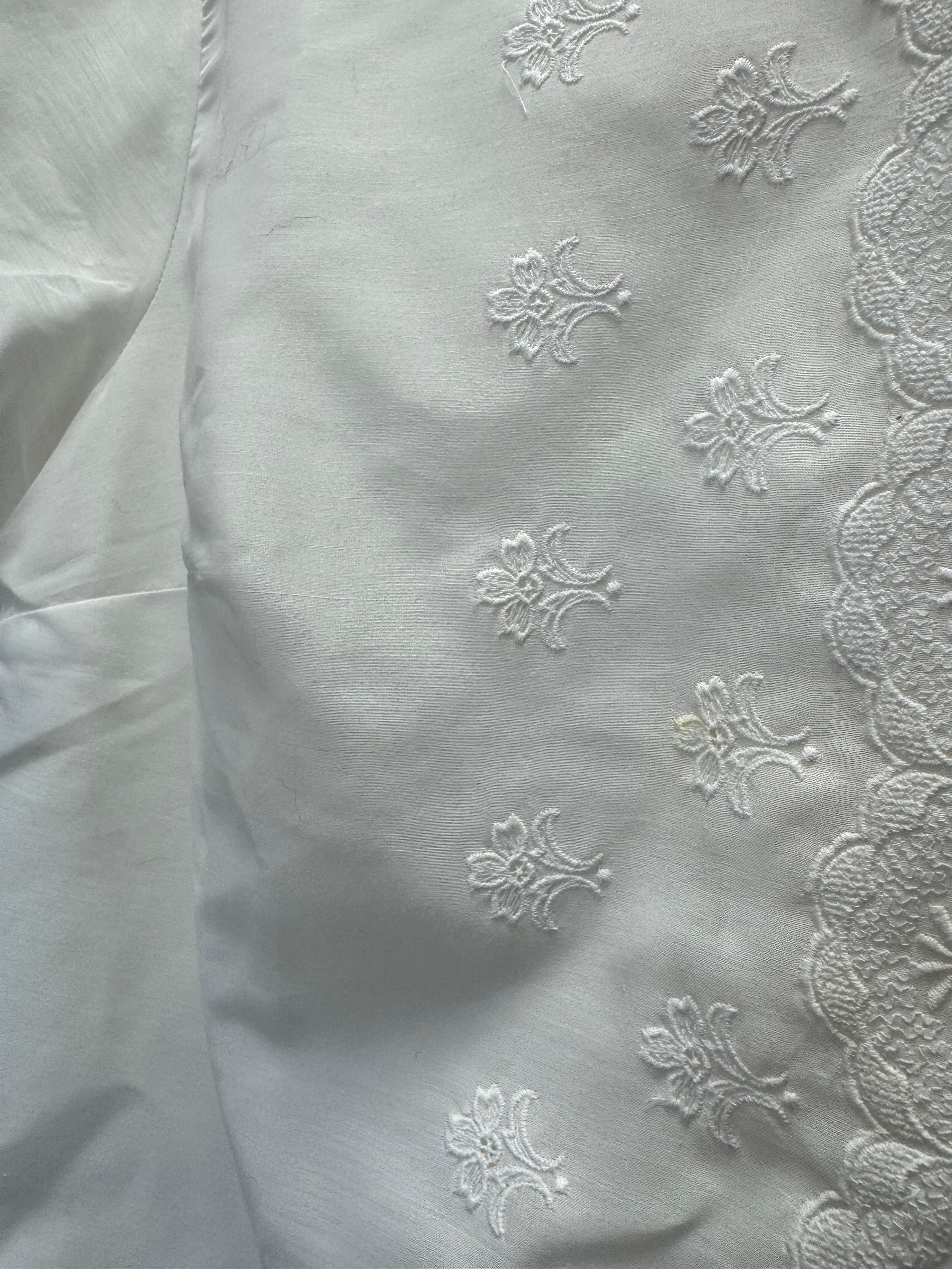 Blouse brodée