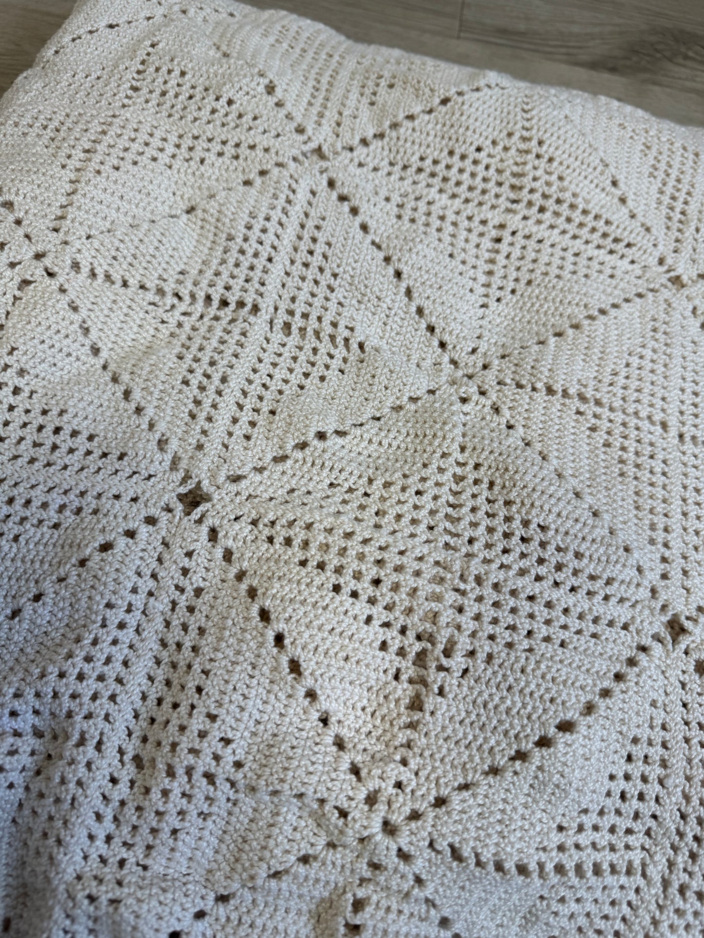 Plaid en crochet beige