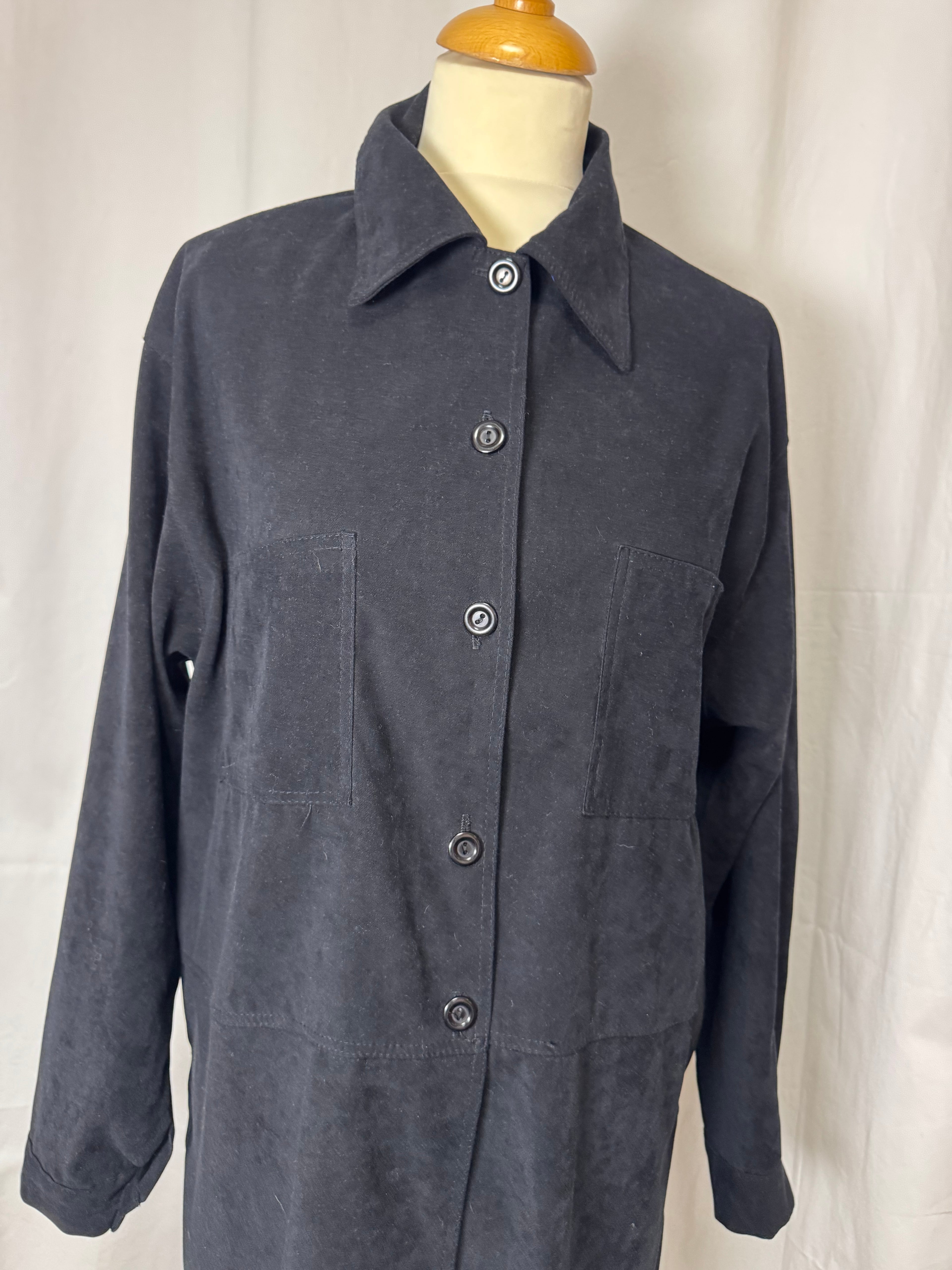 Sur chemise noir