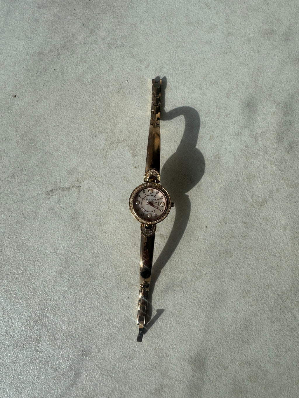 Montres en métal doré