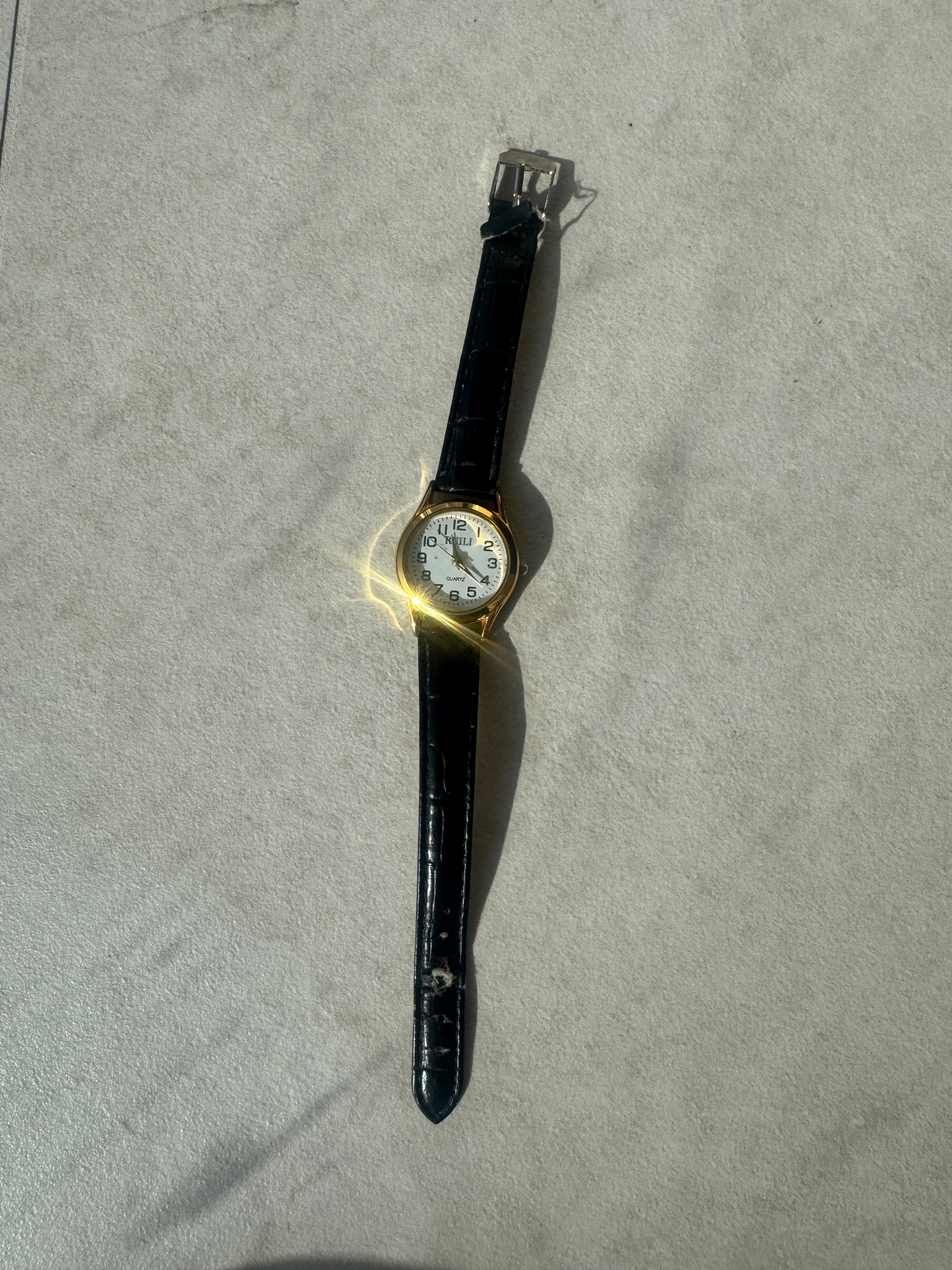 Montres en cuir noires