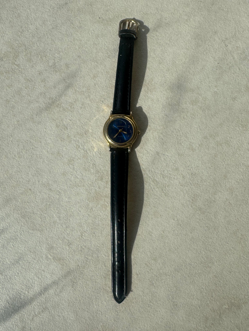 Montres en cuir noires