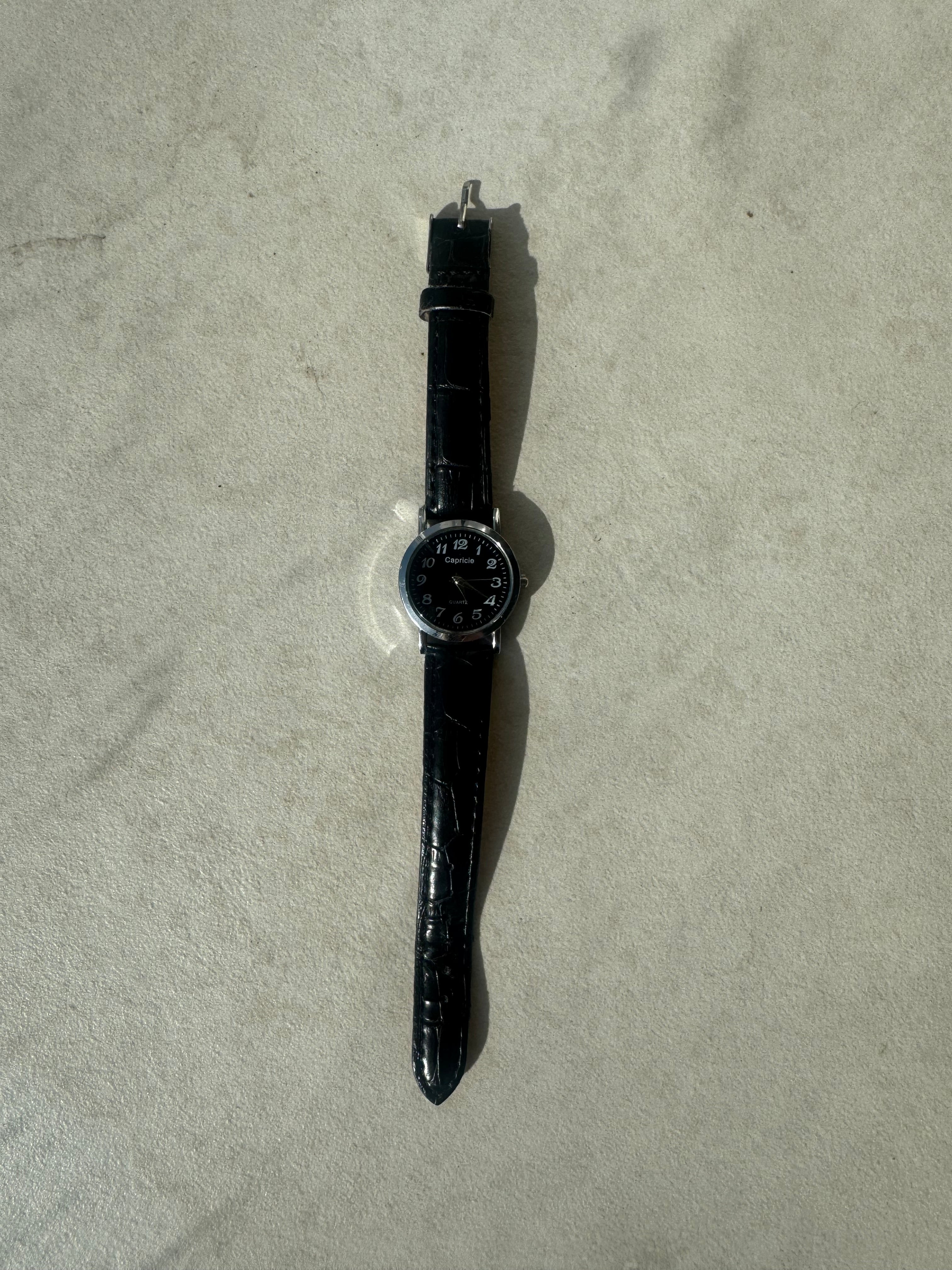 Montres en cuir noires