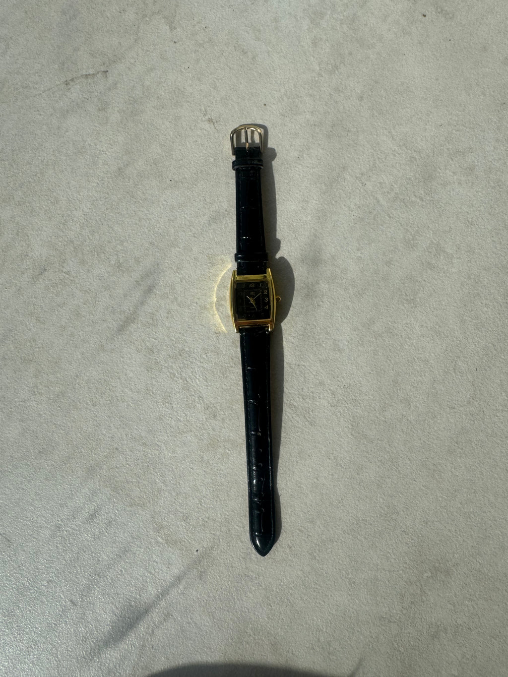 Montres en cuir noires