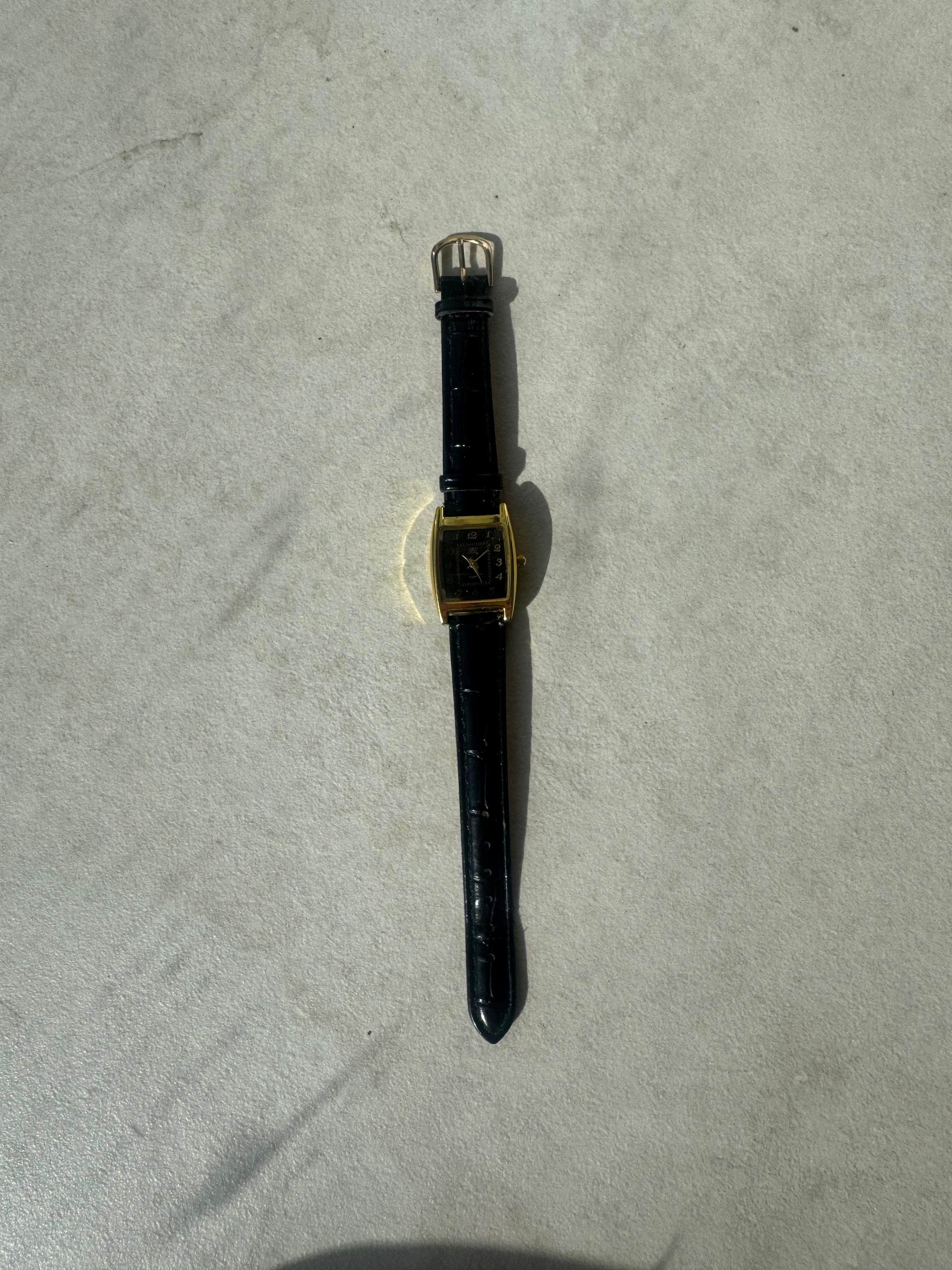 Montres en cuir noires