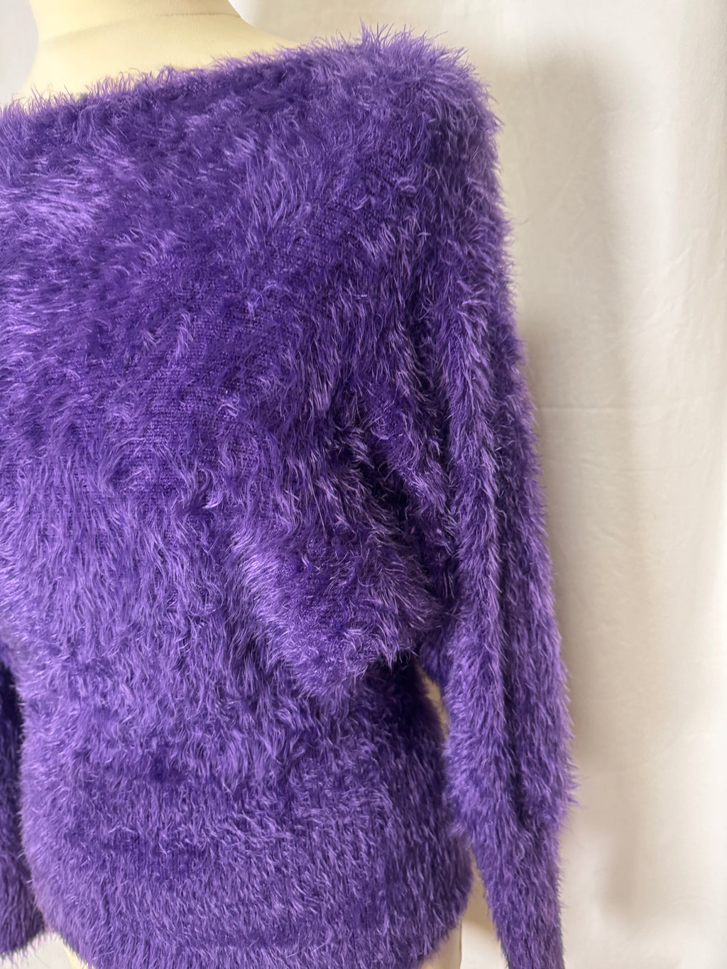 Pull violet à poils