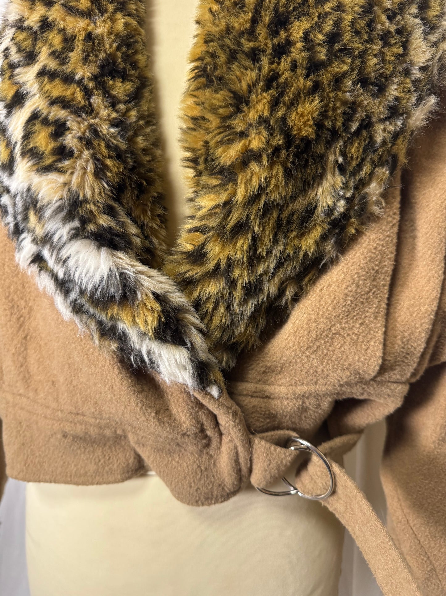 Veste courte léopard 80s