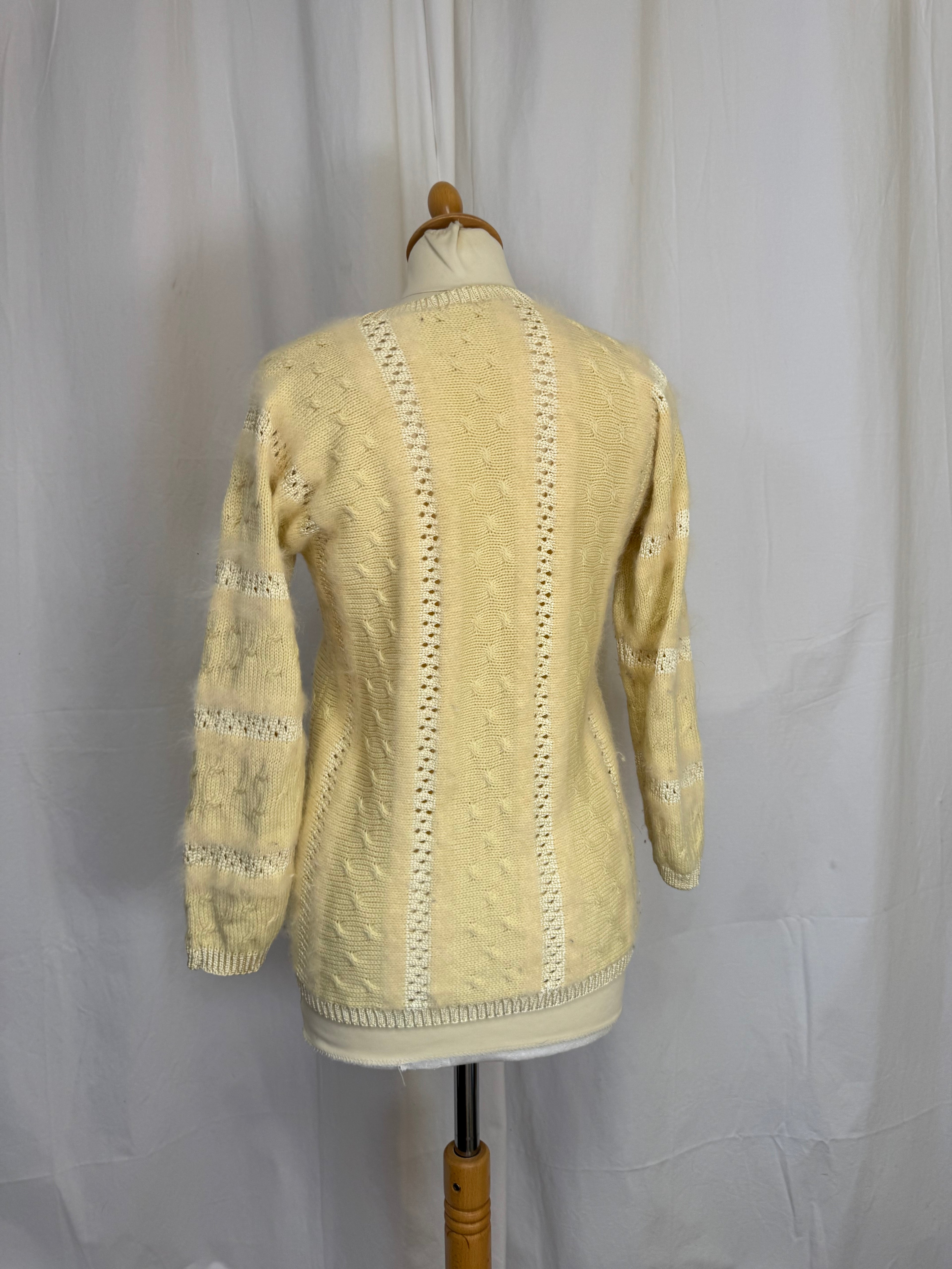 Pull en maille jaune
