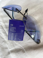 Lunette de soleil bleu