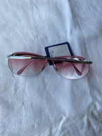 Lunette de soleil rose